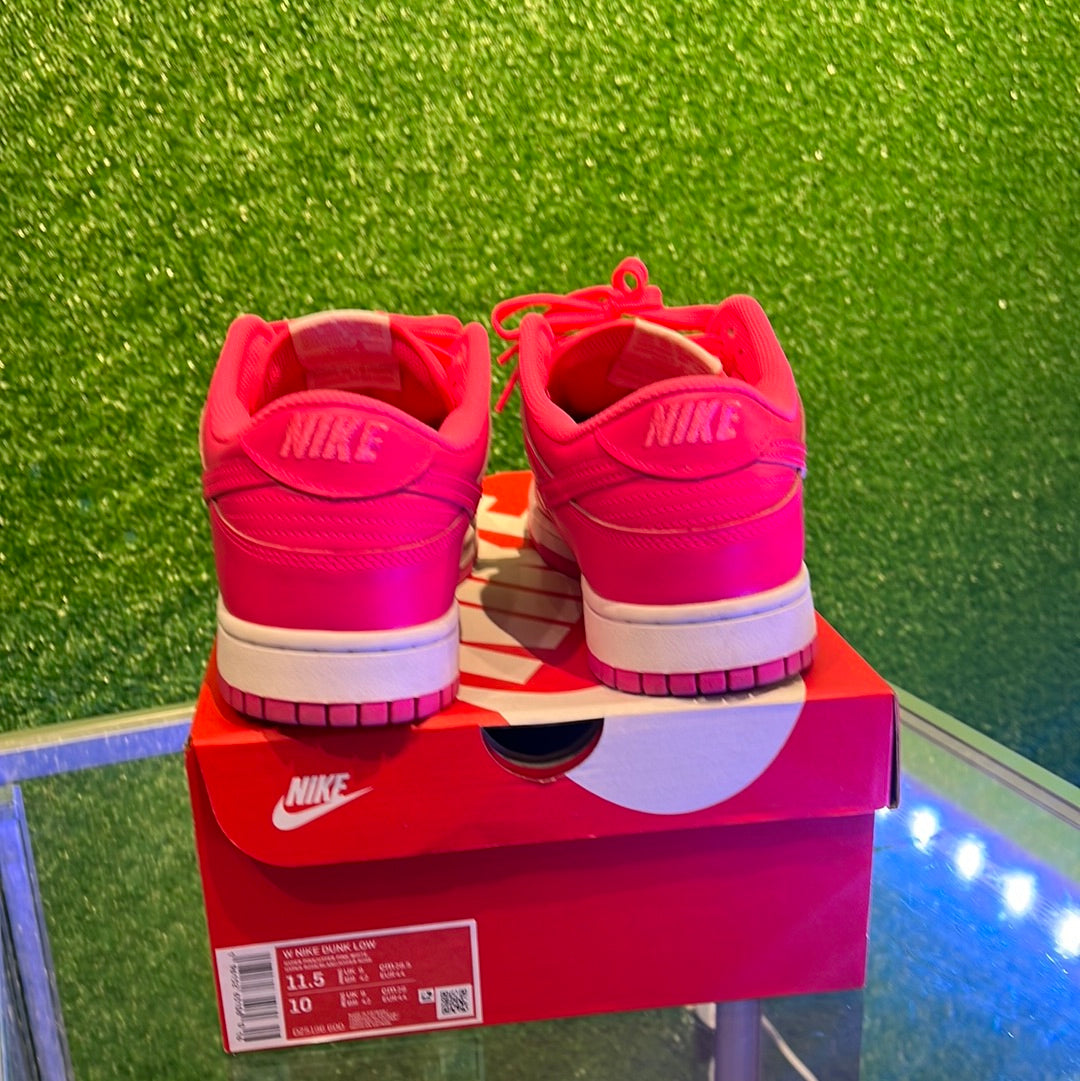 Nike dunk low hyper pink