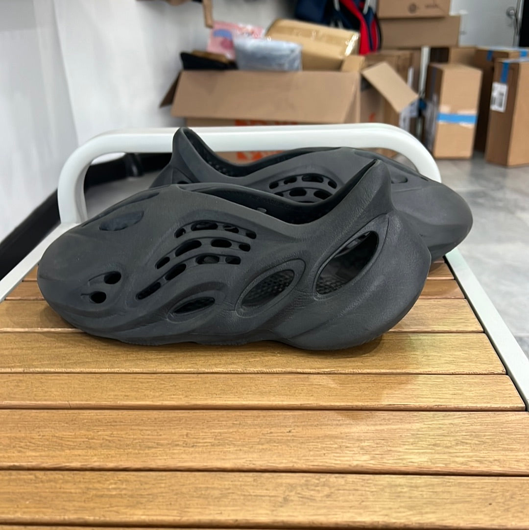 Yeezy Foam Runner Onyx Used Viper Soles